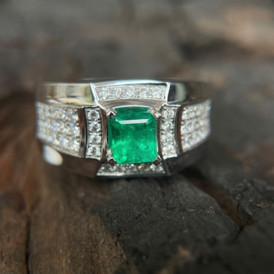 Nhẫn Vàng Trắng Đá Emerald 1ct